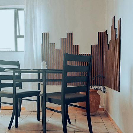 Central Nomad Apartment Windhoek Bagian luar foto