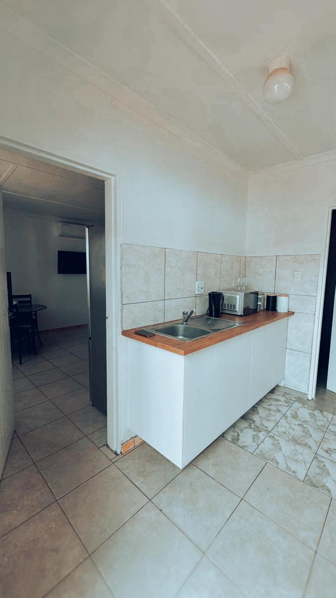 Central Nomad Apartment Windhoek Bagian luar foto
