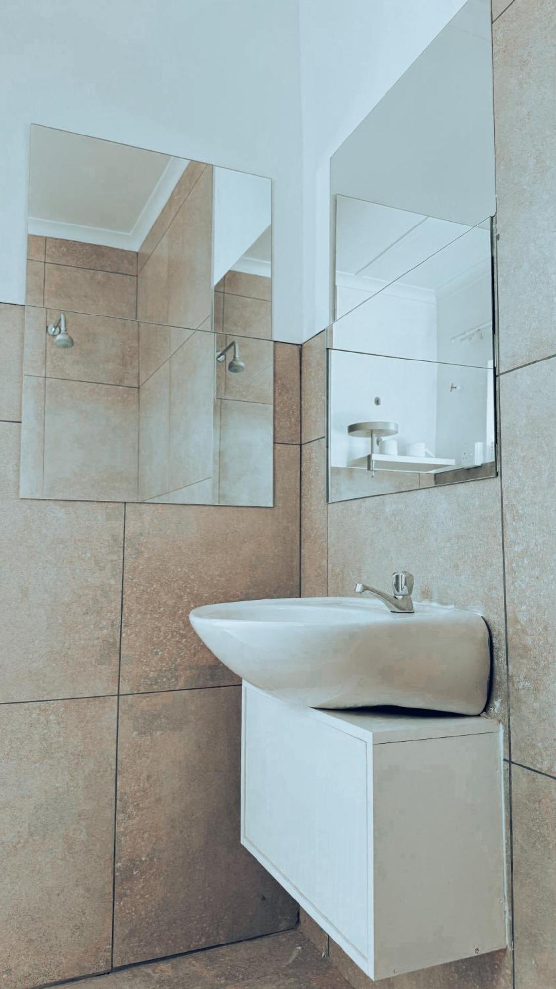 Central Nomad Apartment Windhoek Bagian luar foto