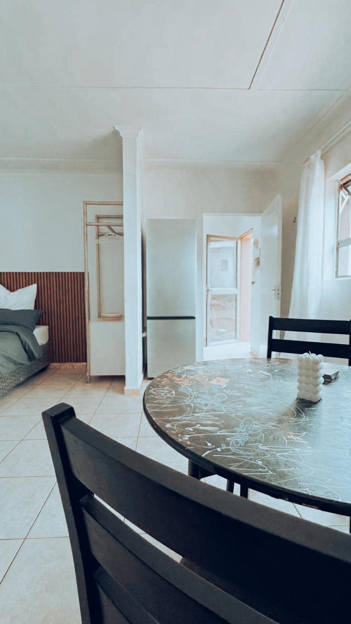 Central Nomad Apartment Windhoek Bagian luar foto