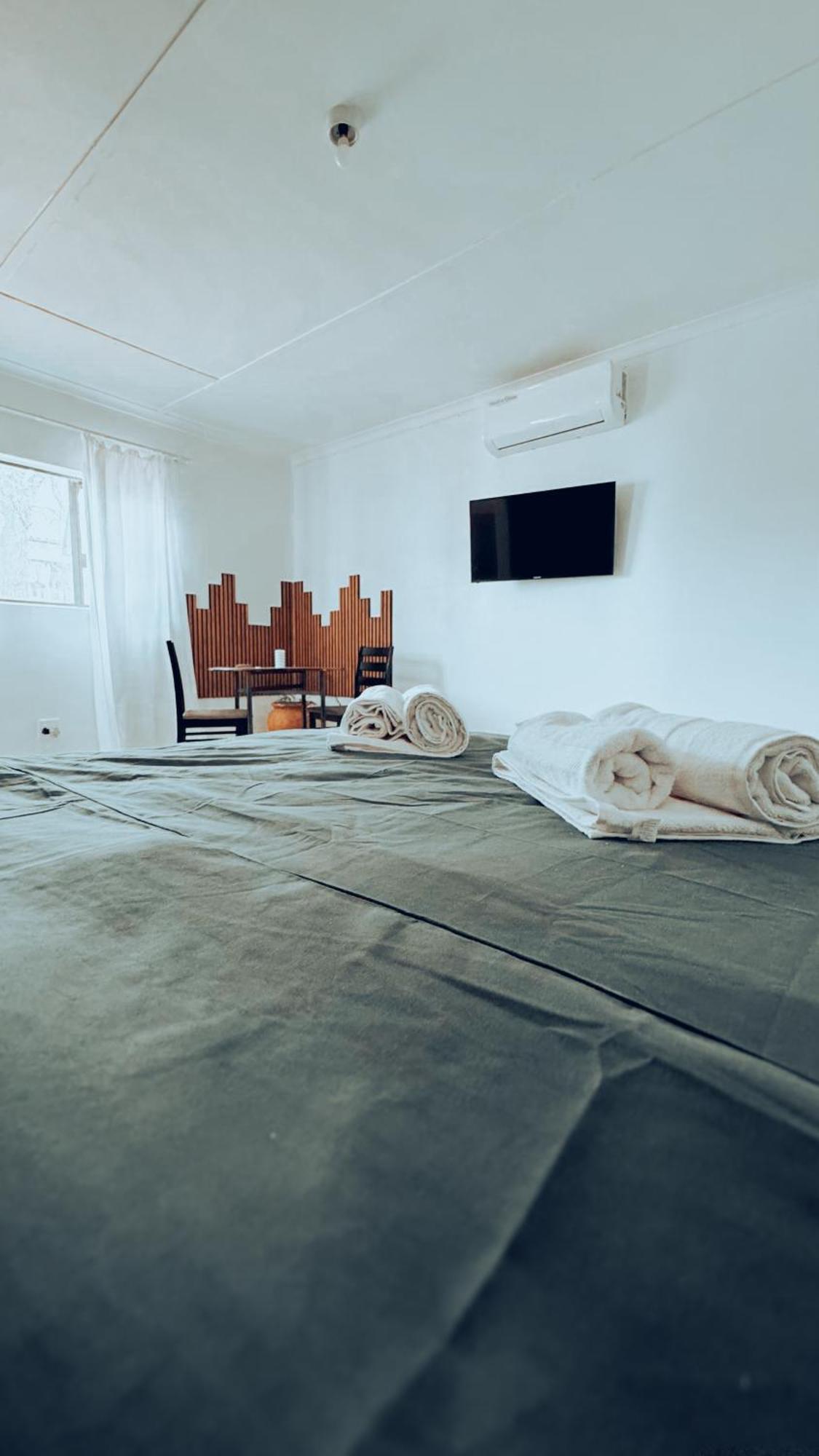 Central Nomad Apartment Windhoek Bagian luar foto